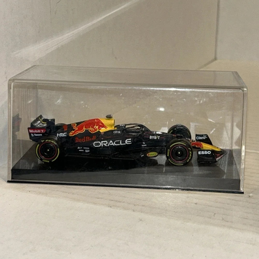 BBURAGO 1:43 SCALE‎ 18-38062 ORACLE RED BULL RACING RB18 SERGIO PEREZ
